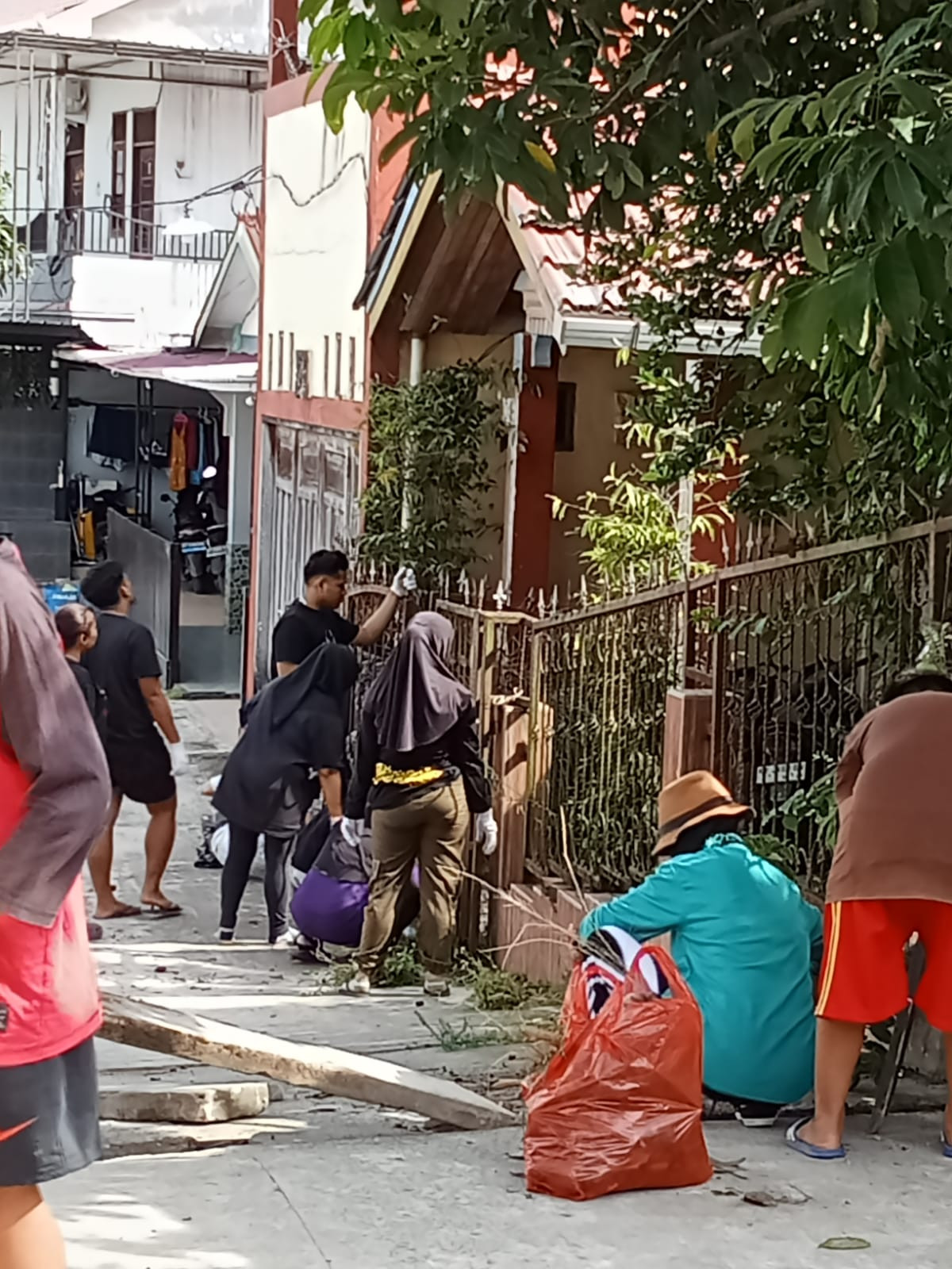 Kerja Bakti Di Jalan Nusantara 7 RT. 33