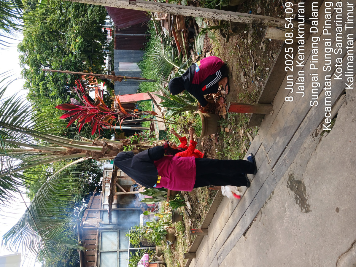 Kerjabakti dasa wisma ceria rt 43