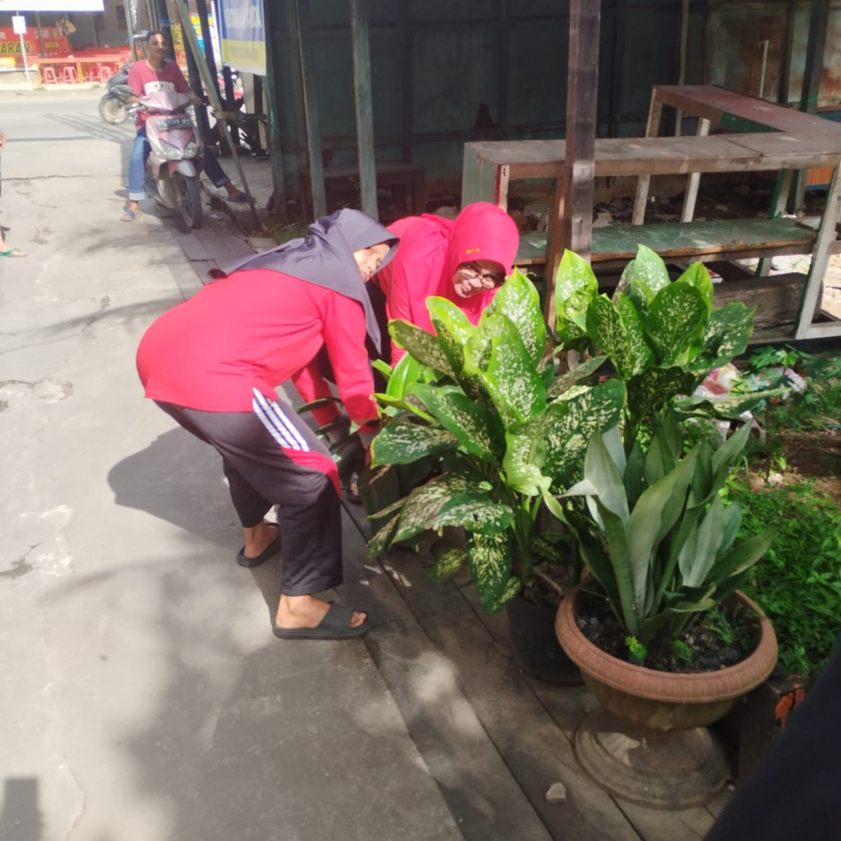 Kerjabakti warga rt 43
