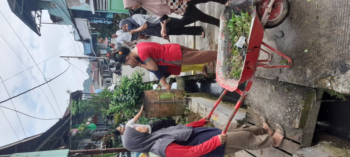 Kegiatan kerja bakti bulanan RT 49
