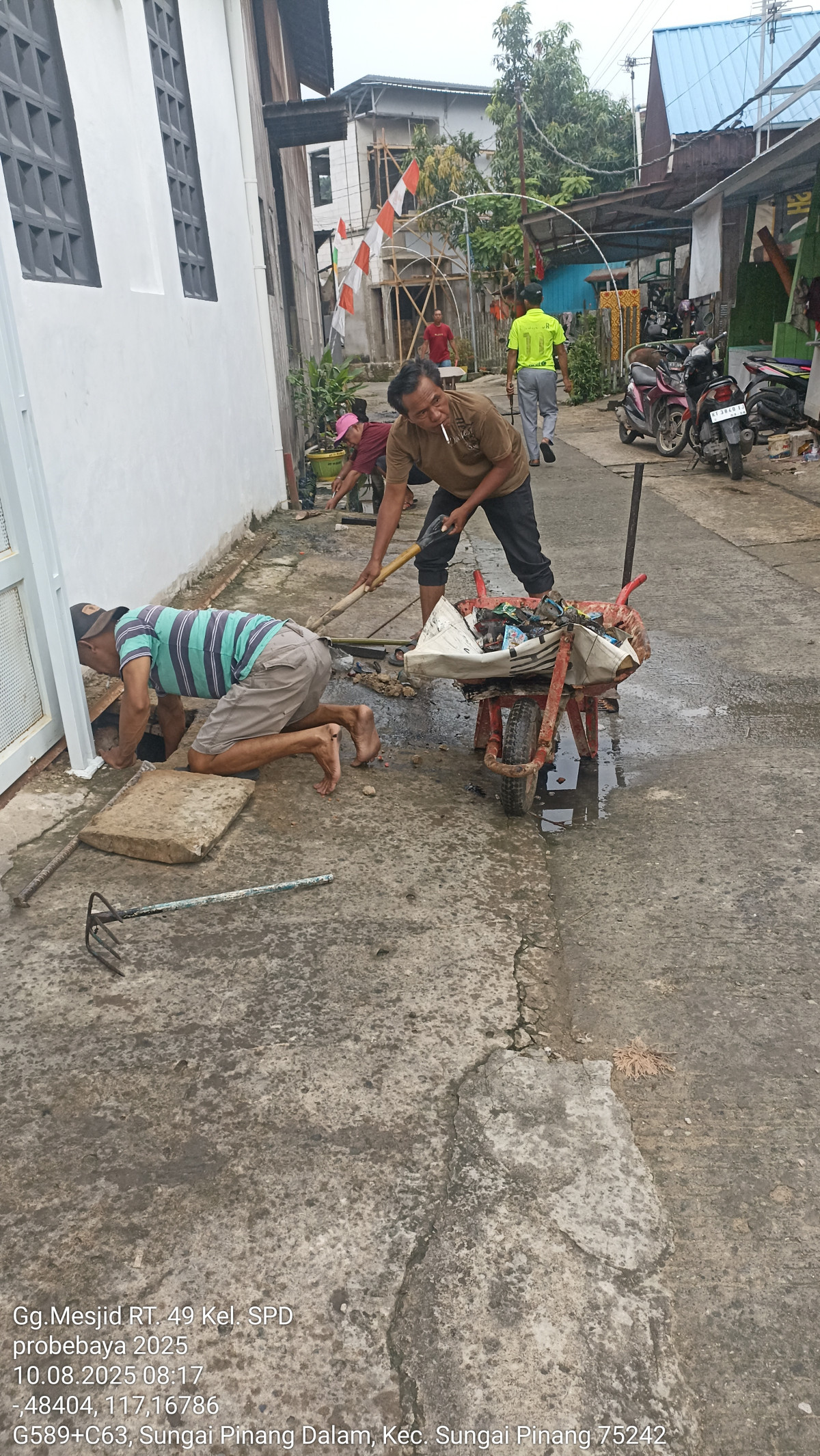 Kerja Bakti Bulanan Ketua RT 49