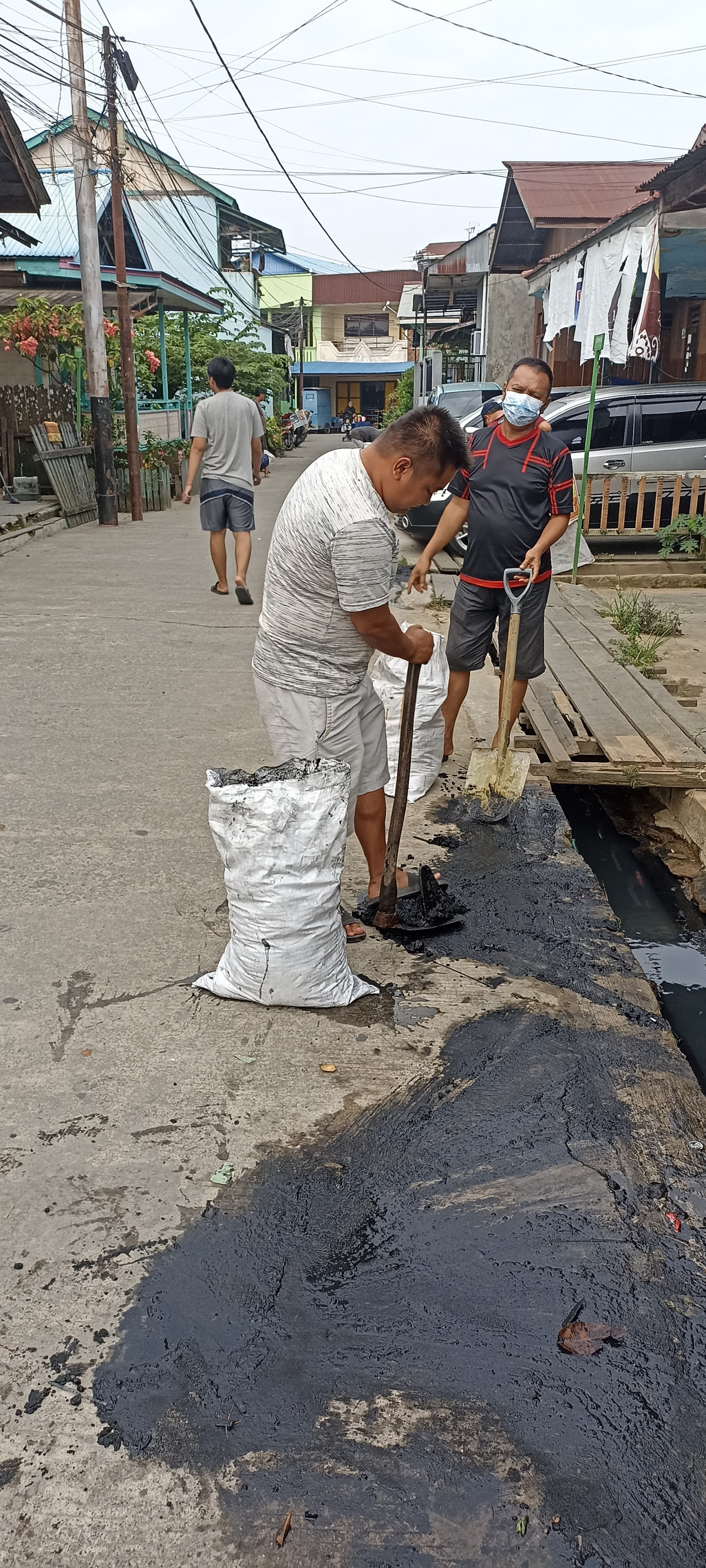 Kegiatan kerja bakti Bulanan RT 49