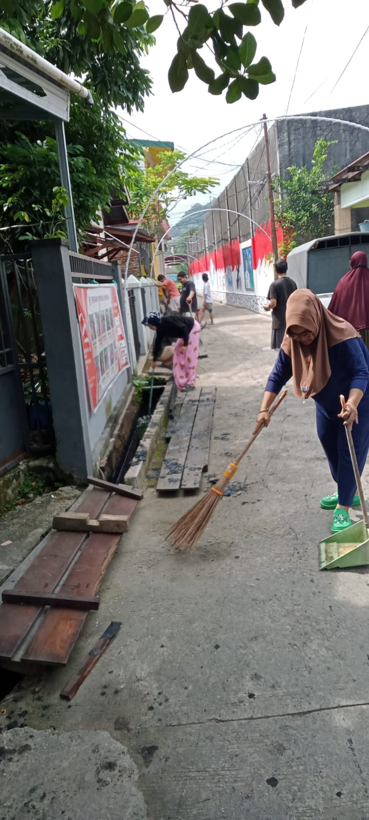 Pembersihan parit