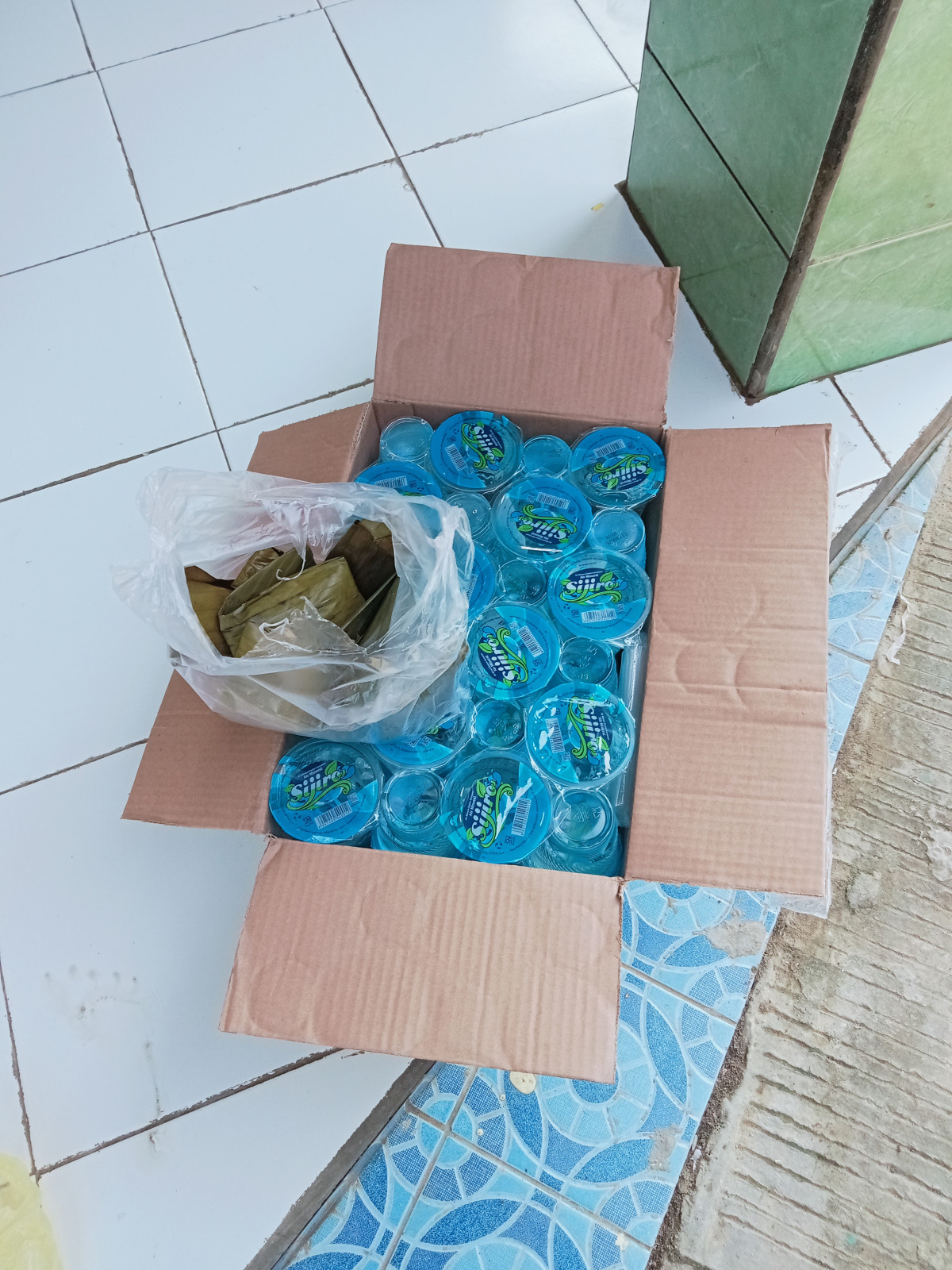 Gotong royong di jalan Proklamasi 2 blok O Dalam 2 dan 3