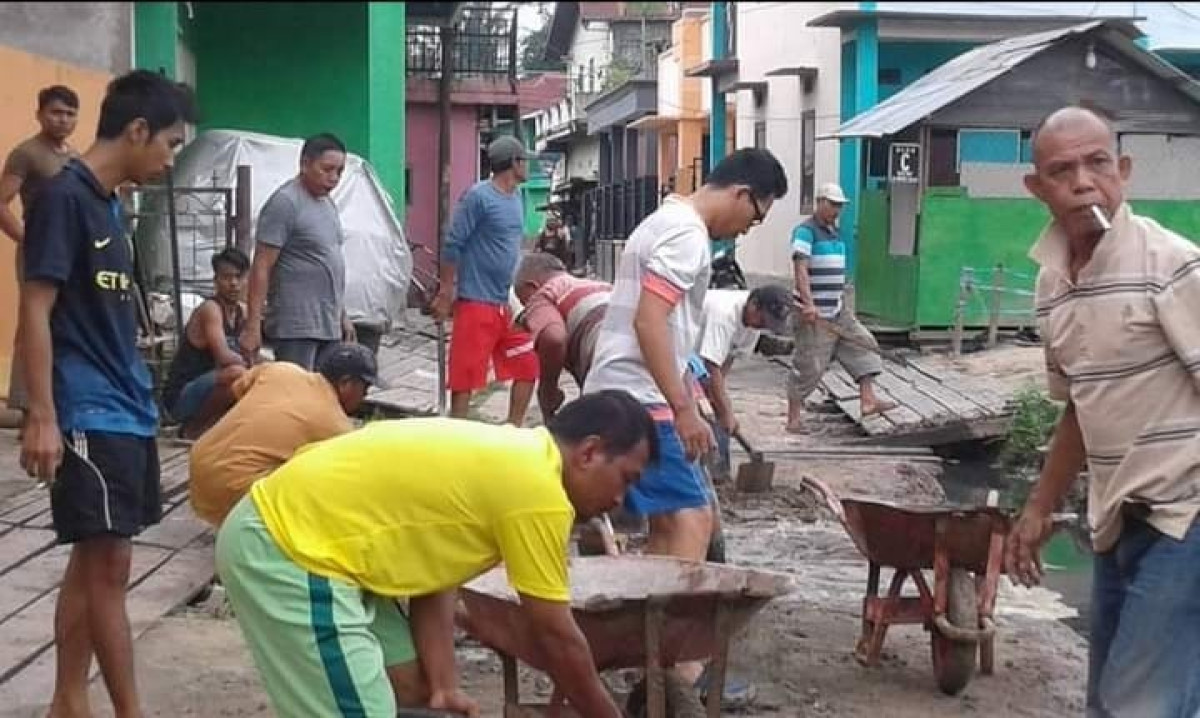 Gotong royong jl.daman huri 1 blok.c