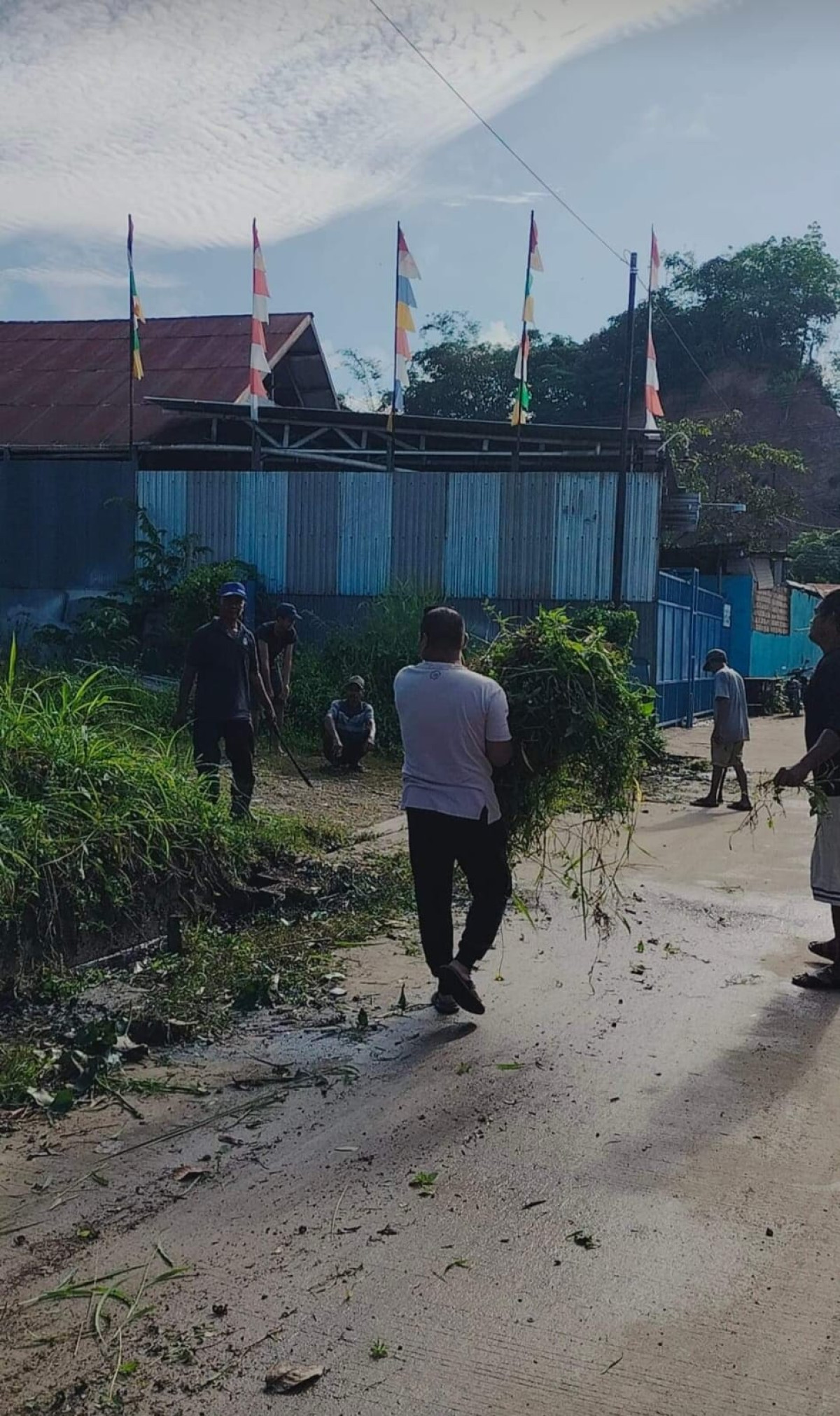 Membersihkan paret dan lingkungan
