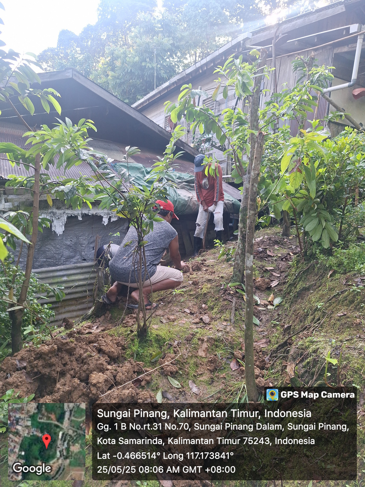 KERJA BAKTI PERBAIKAN TANAH LONGSOR WARGA RT 71 GG1B SPD SPD