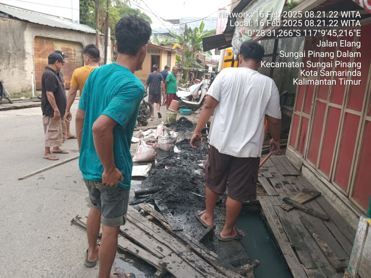 Gotong royong probebaya bulanan RT 73