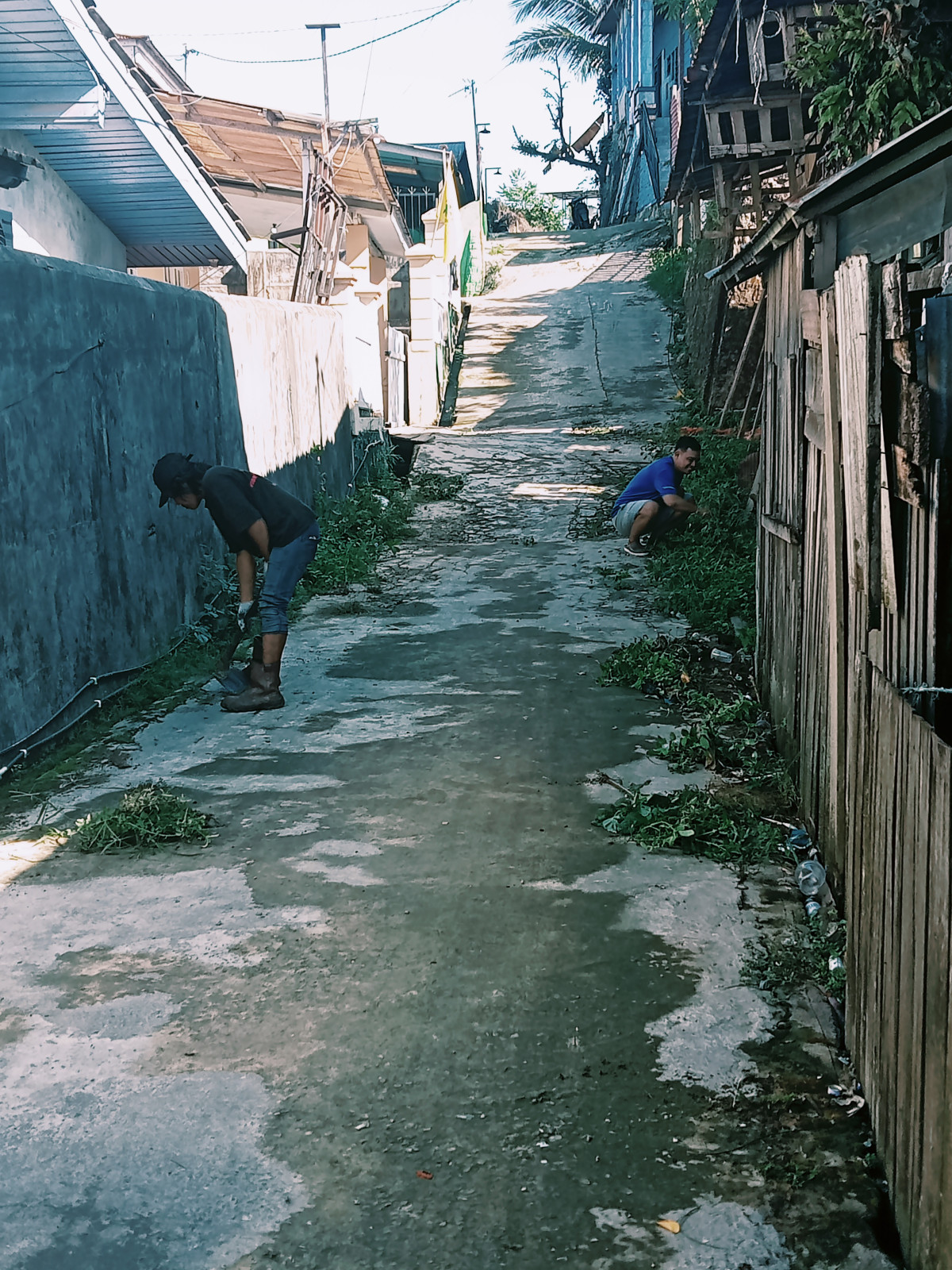 Gotong royong warga RT 73