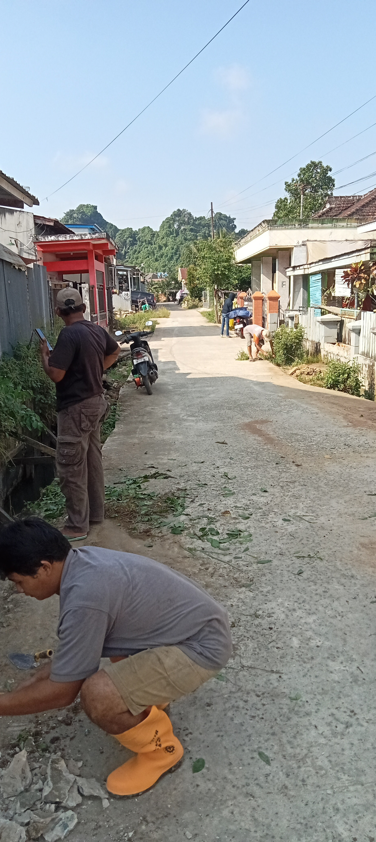 Gotong royong probebaya warga RT 73
