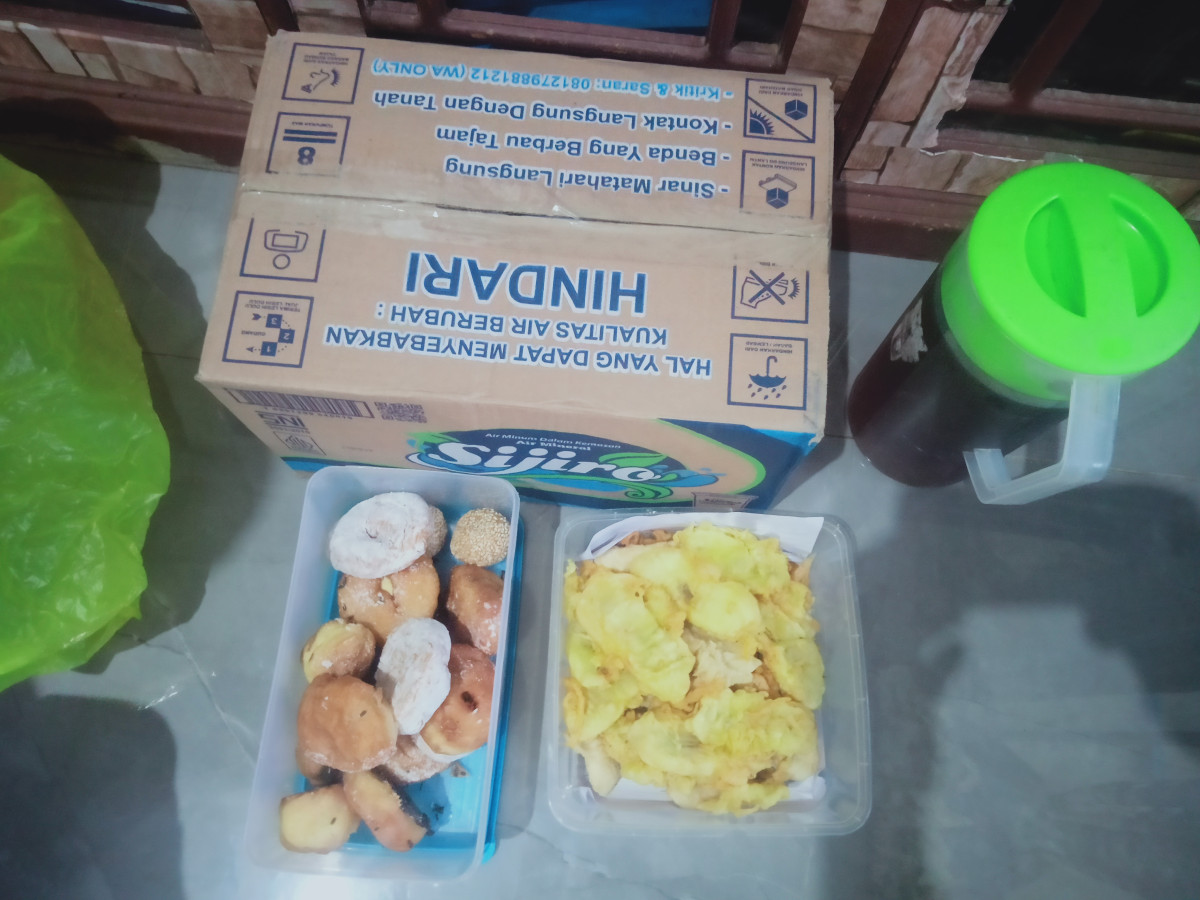 Pungut sampah di wilayah kenangan 7 dan 8