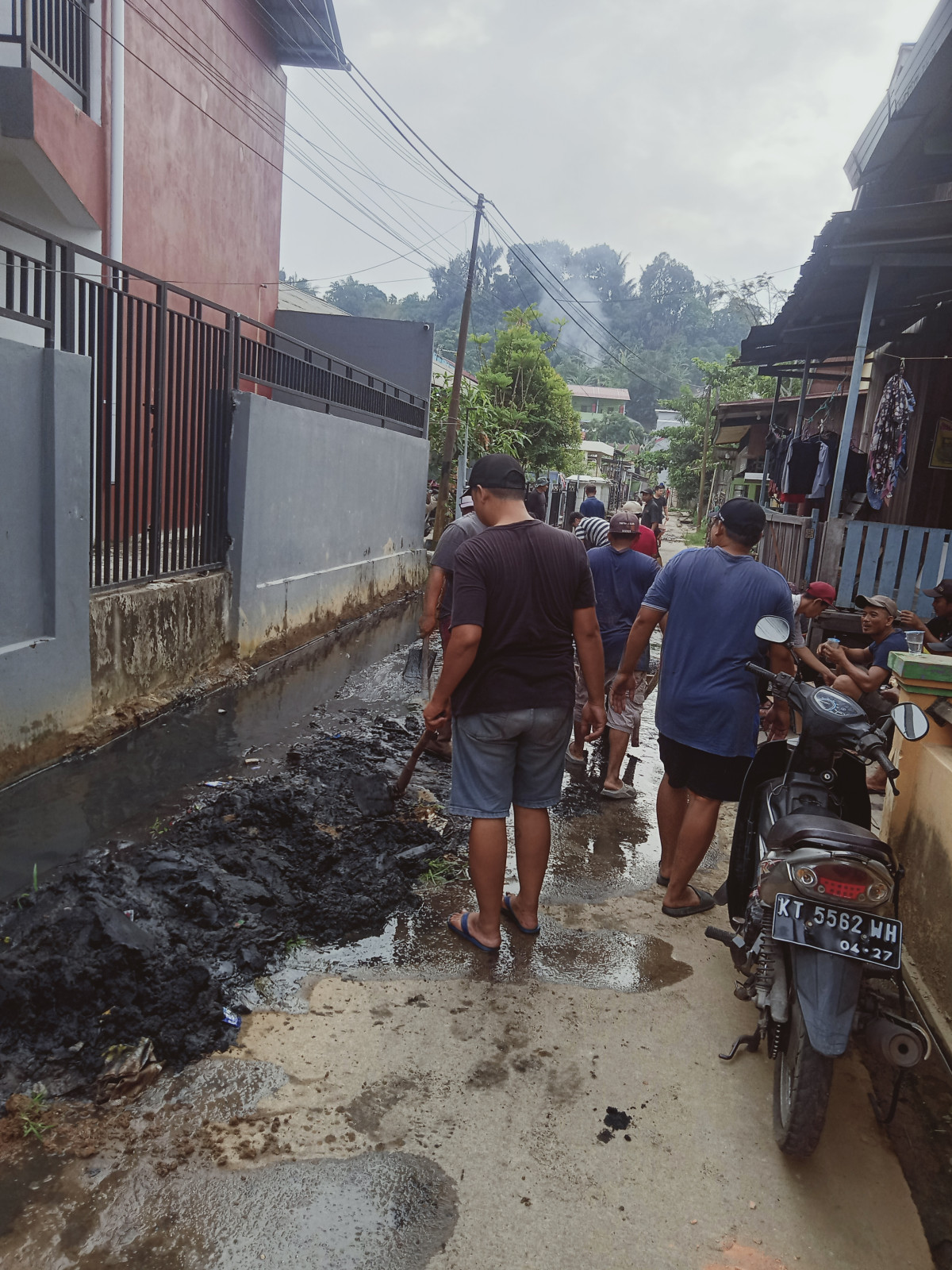 Pembersihan parit