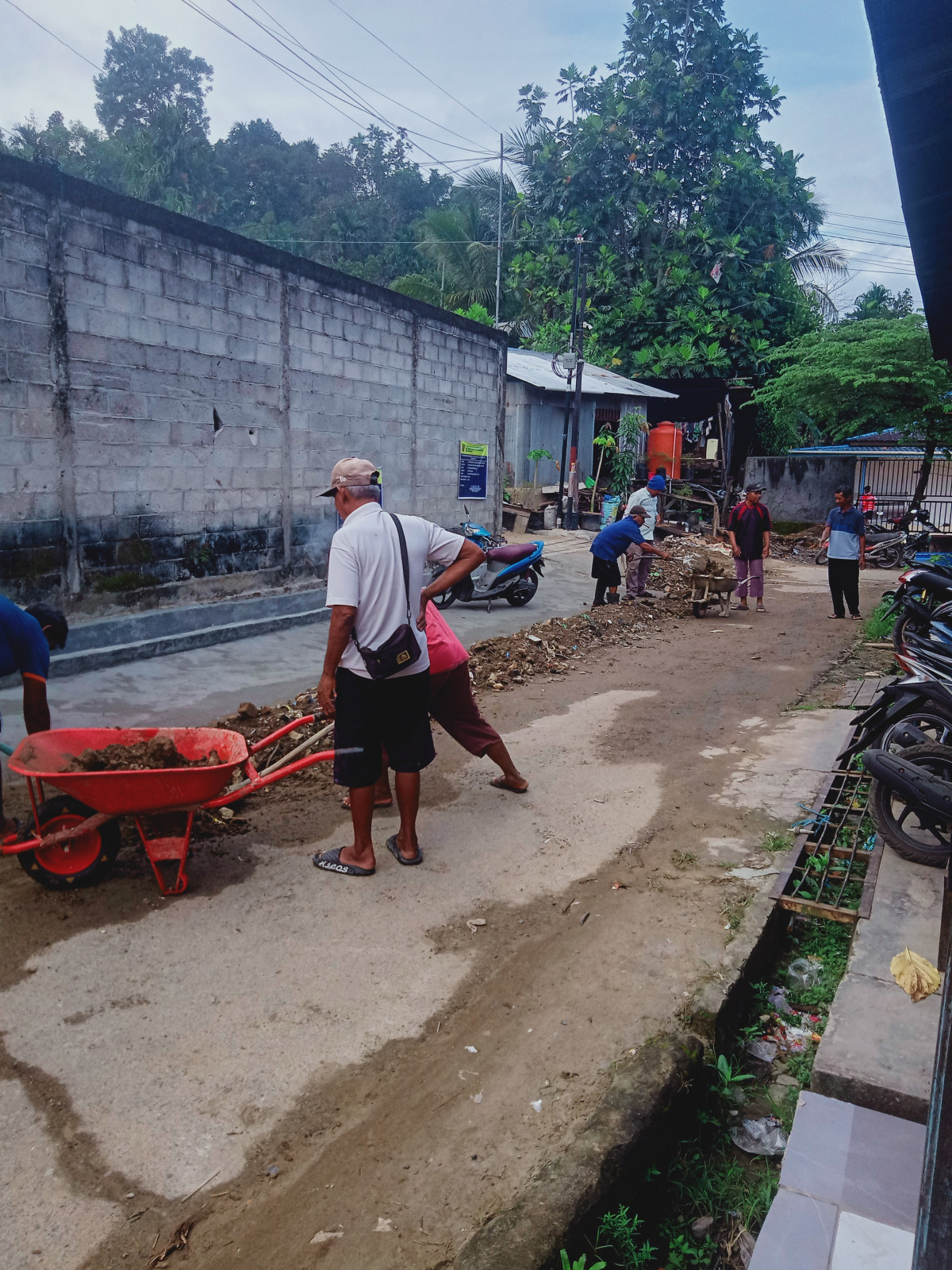 Pembersihan sampah dan saluran