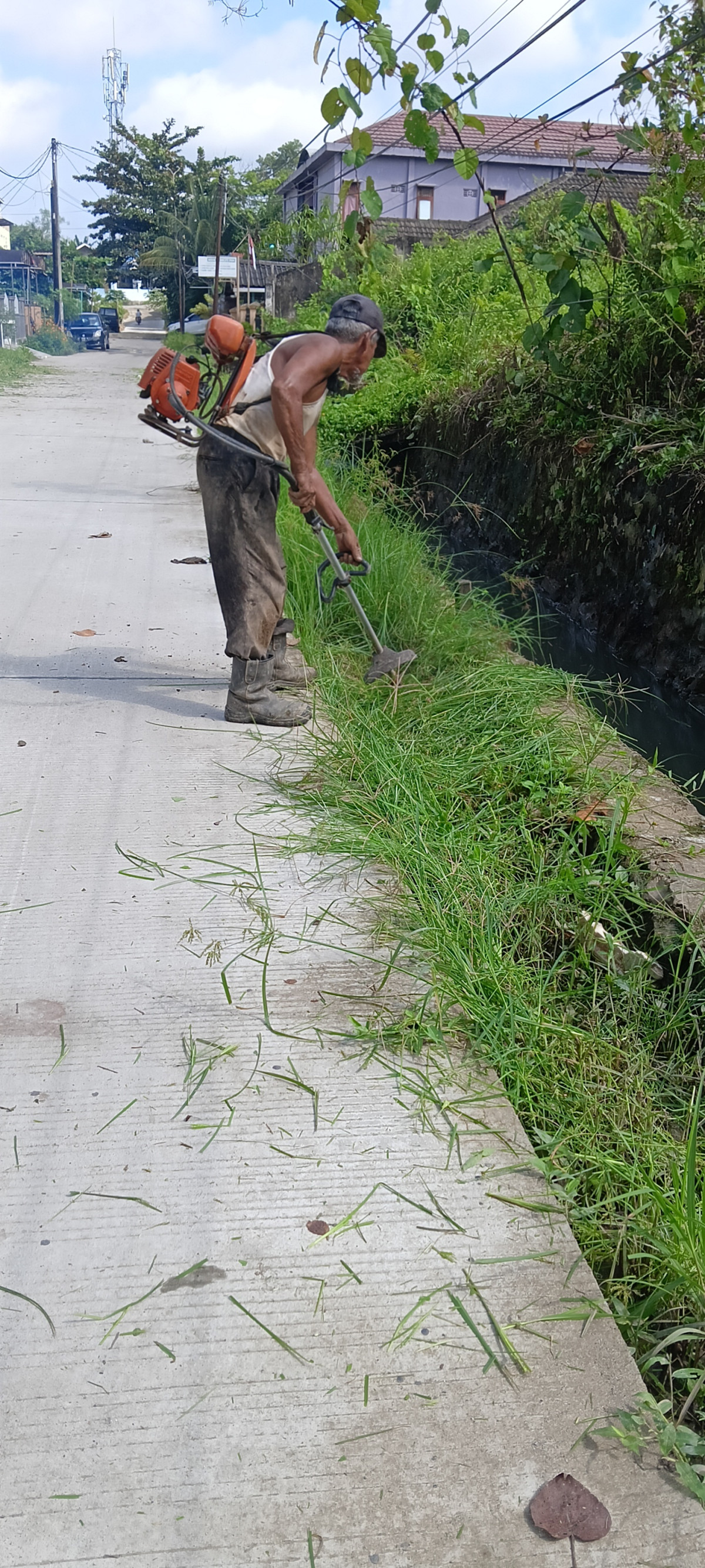 Gotong Royong di wilayah kenangan 5