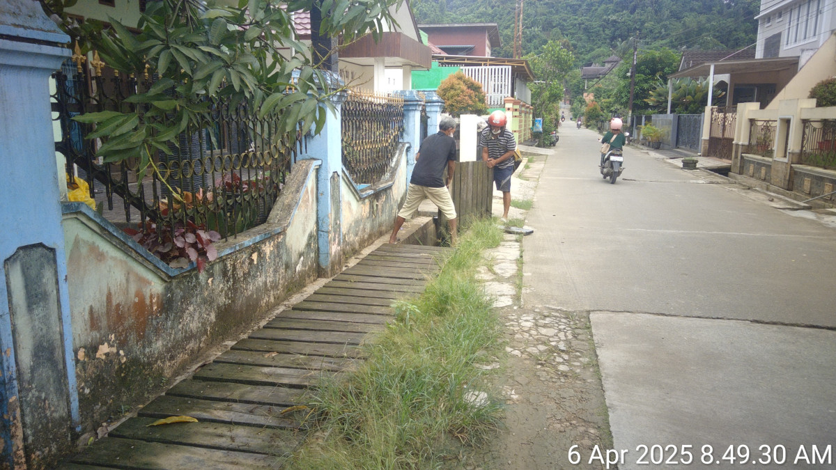 Pembersihan parit