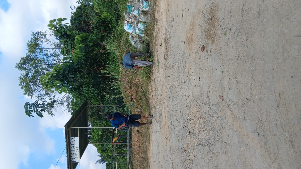 Kerja bakti bersih bersih lingkungan sd 09