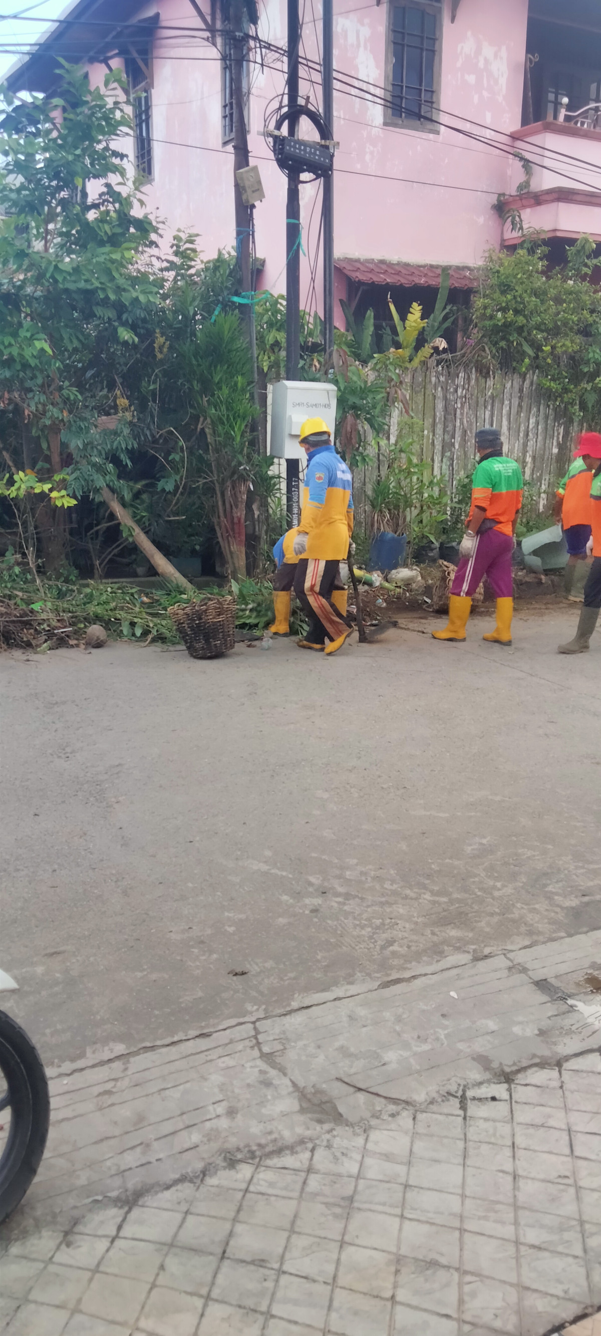 Jl.Merdeka 1.RT090