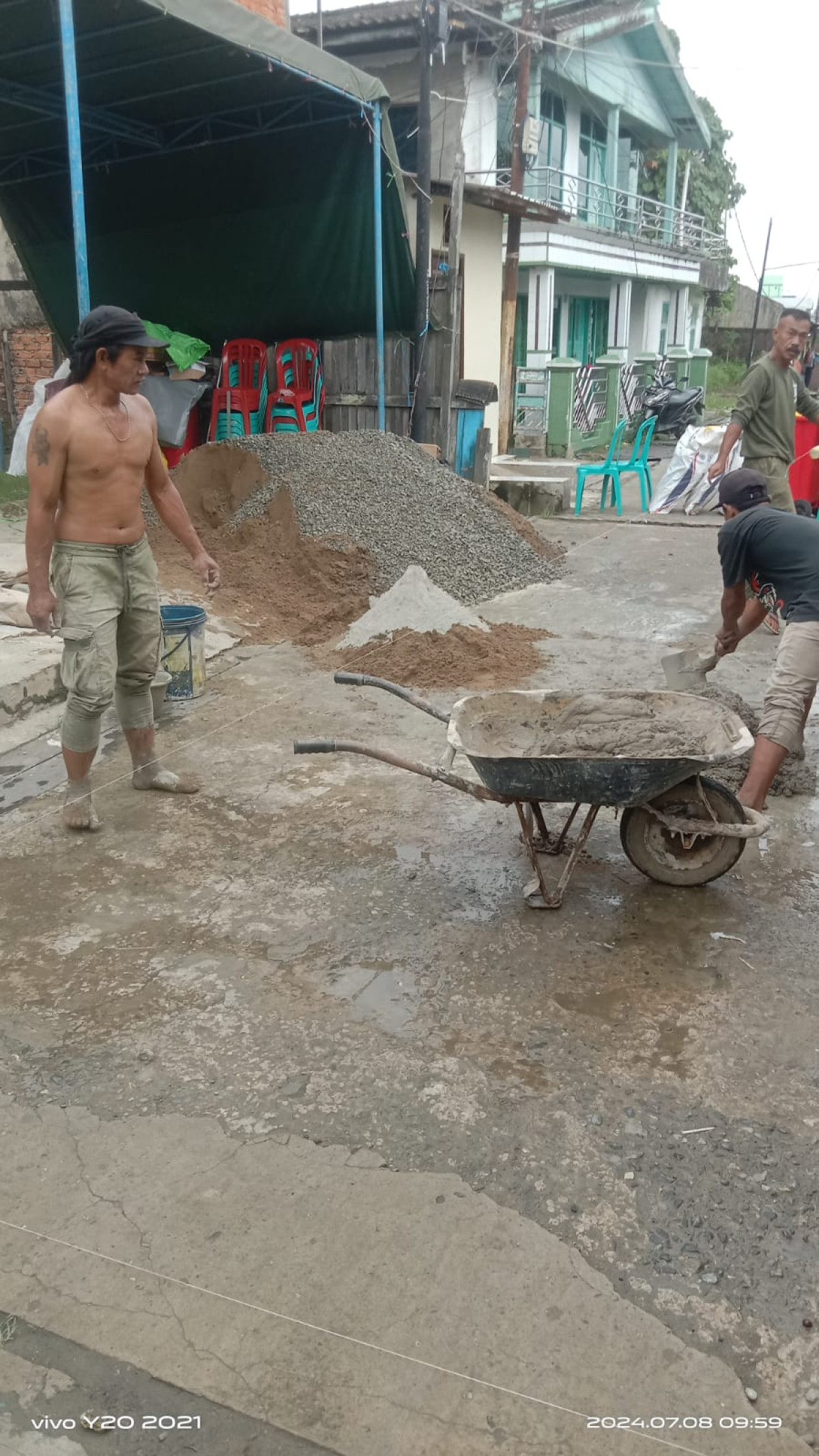 Gotong royong warga rt 94
