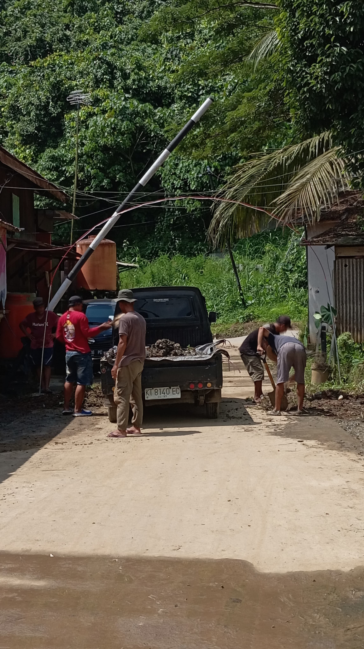 Kegiatan gotong royong wilayah rt 94