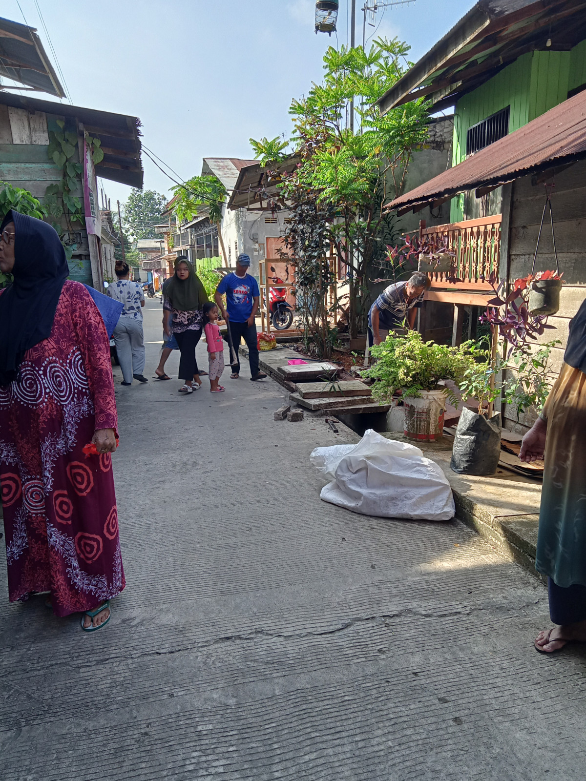 Kerja bakti dilingkungan RT 98