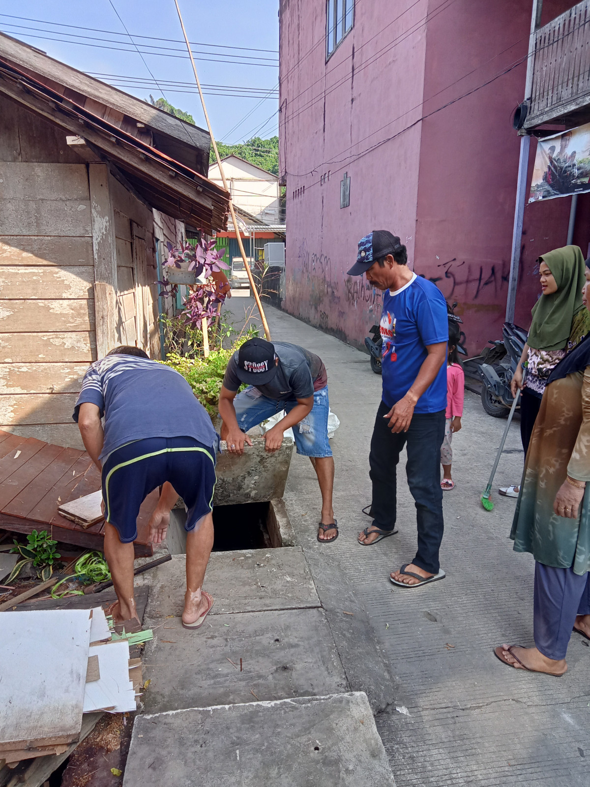 Kerja bakti dilingkungan RT 98