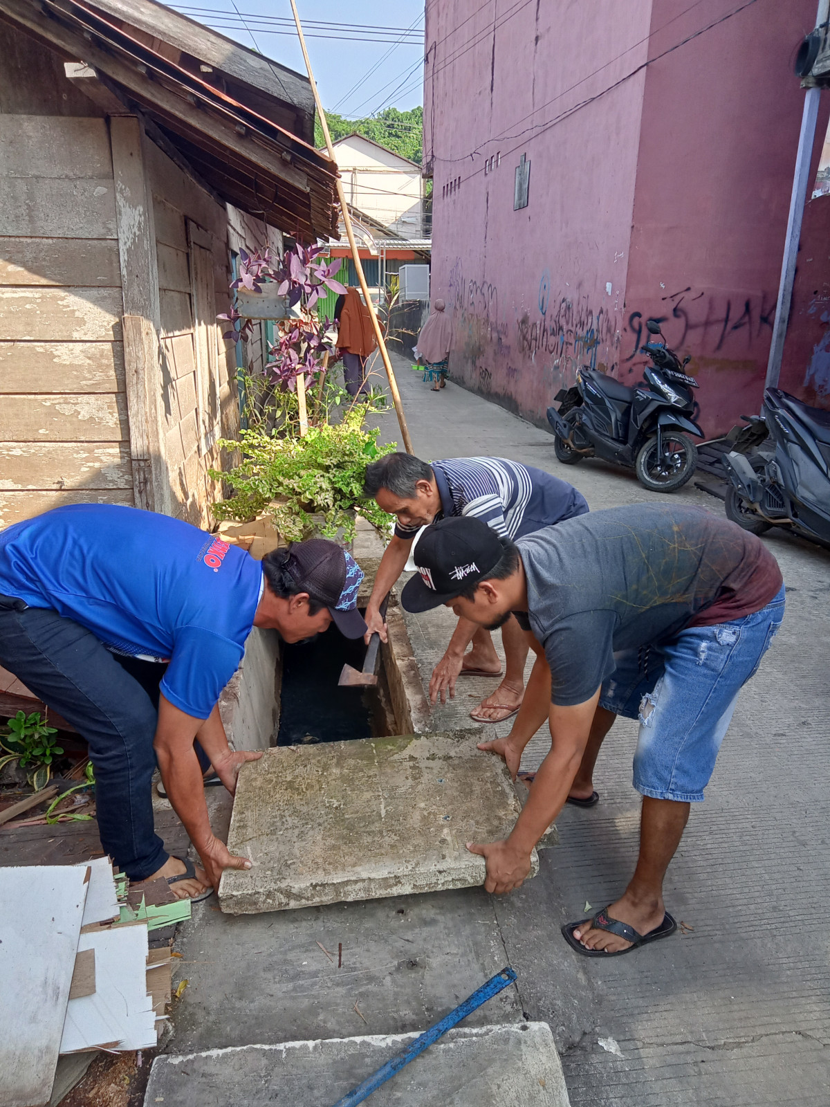 Kerja bakti di wilayah RT 98