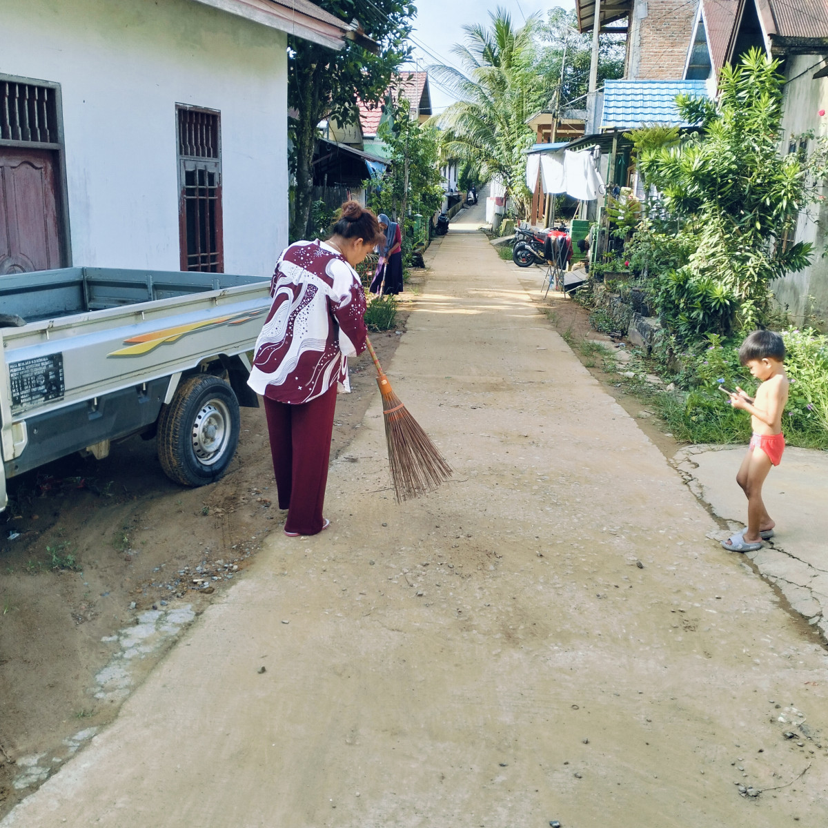 Kerja bakti gotong royong rt 105
