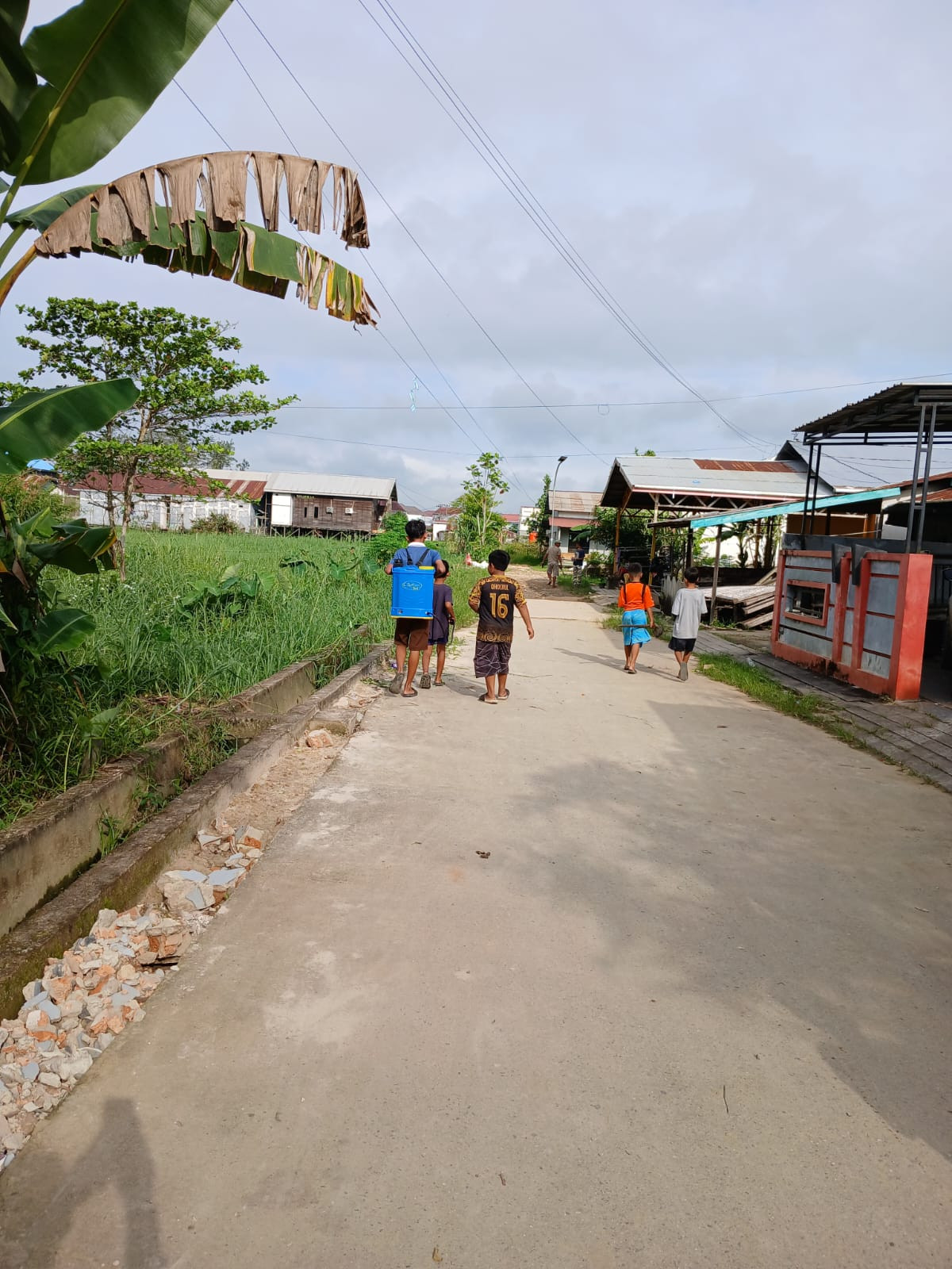 Kerja bakti gotong royong warga