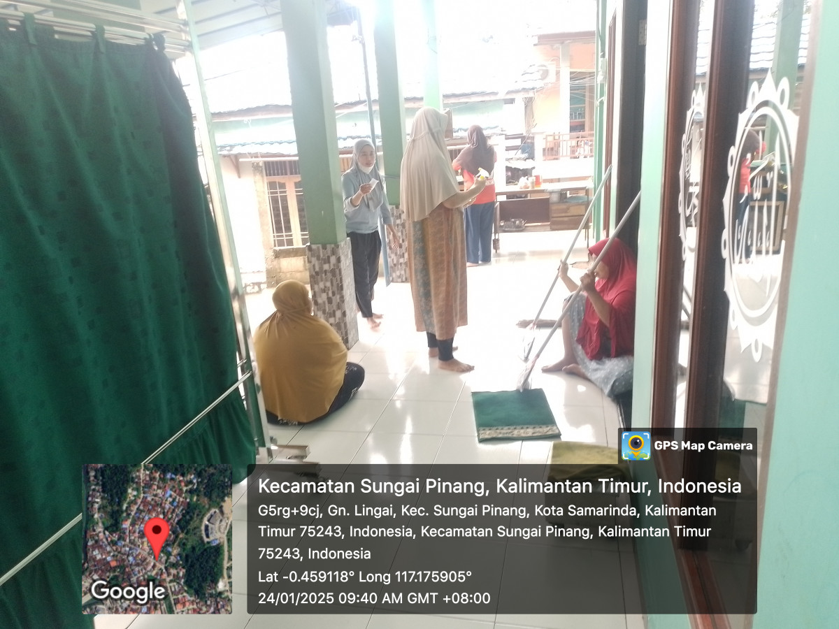 Pembersihan mushola di gang ayu