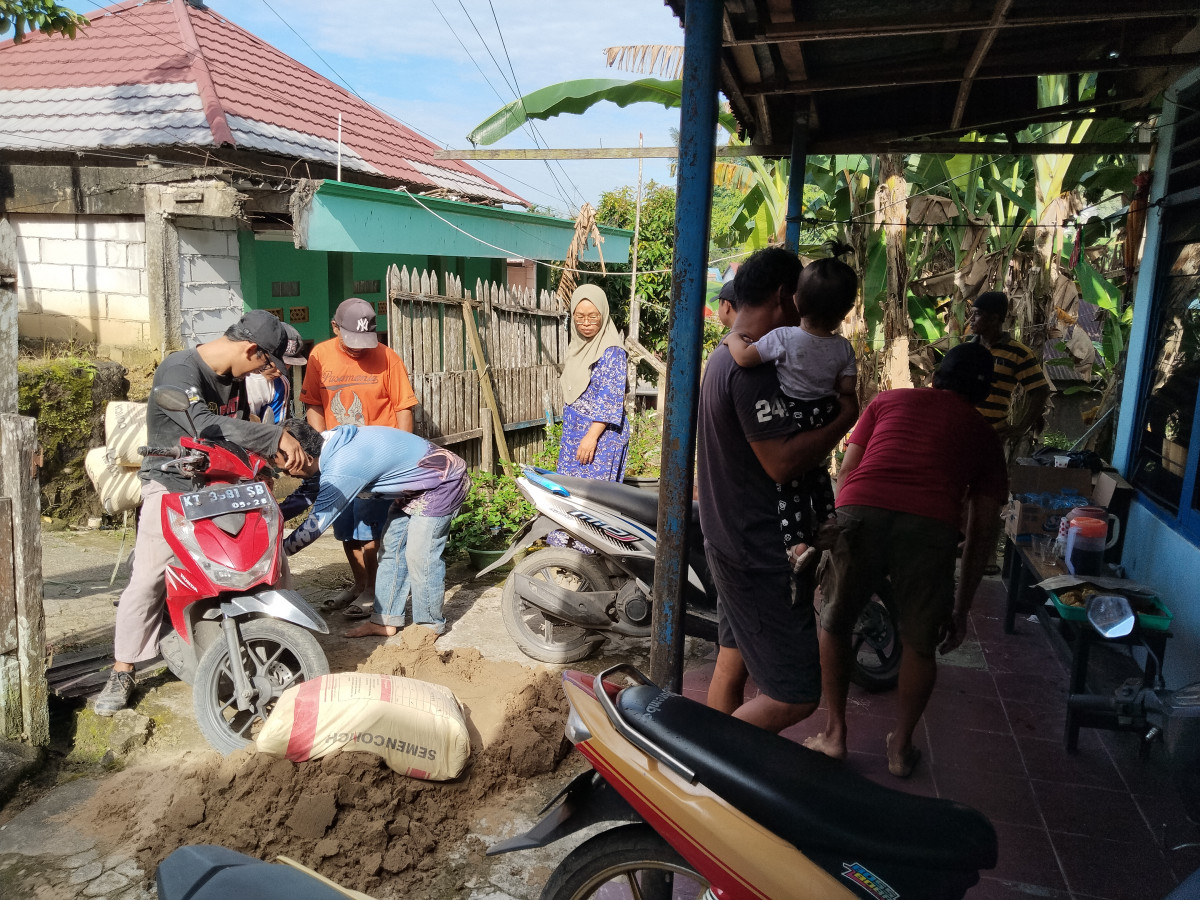 Kerja bakti di RT 12 Gang Ayu