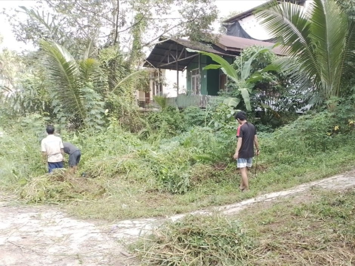 Kerja bakti Area ujung Gang Ayu Rt 12