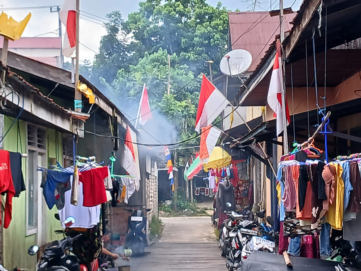 Bersih lingkungan...lepas bendera