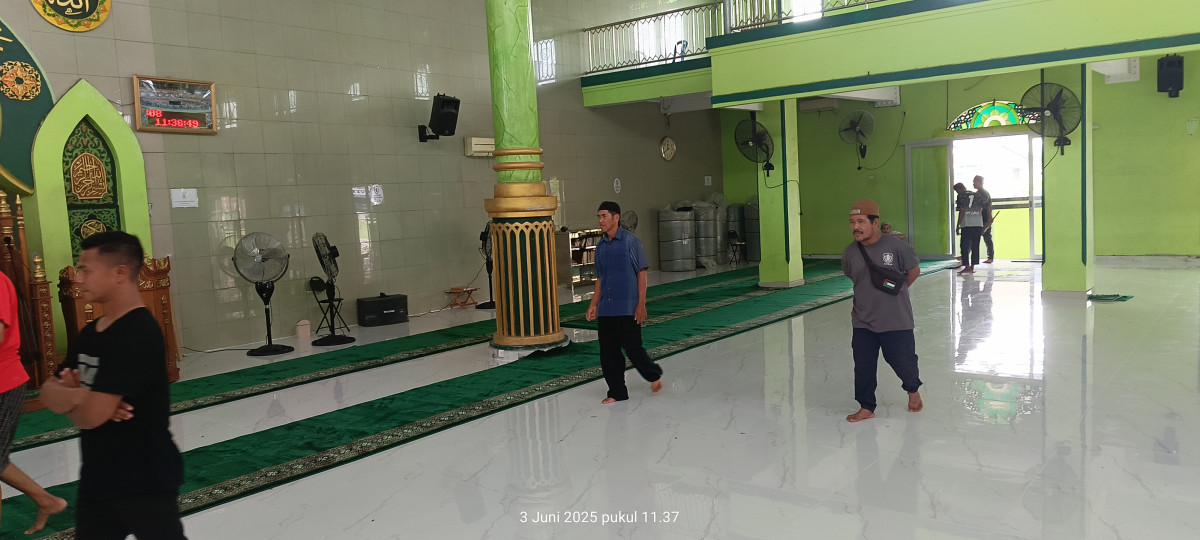 Bersih masjid persiapan idul adha