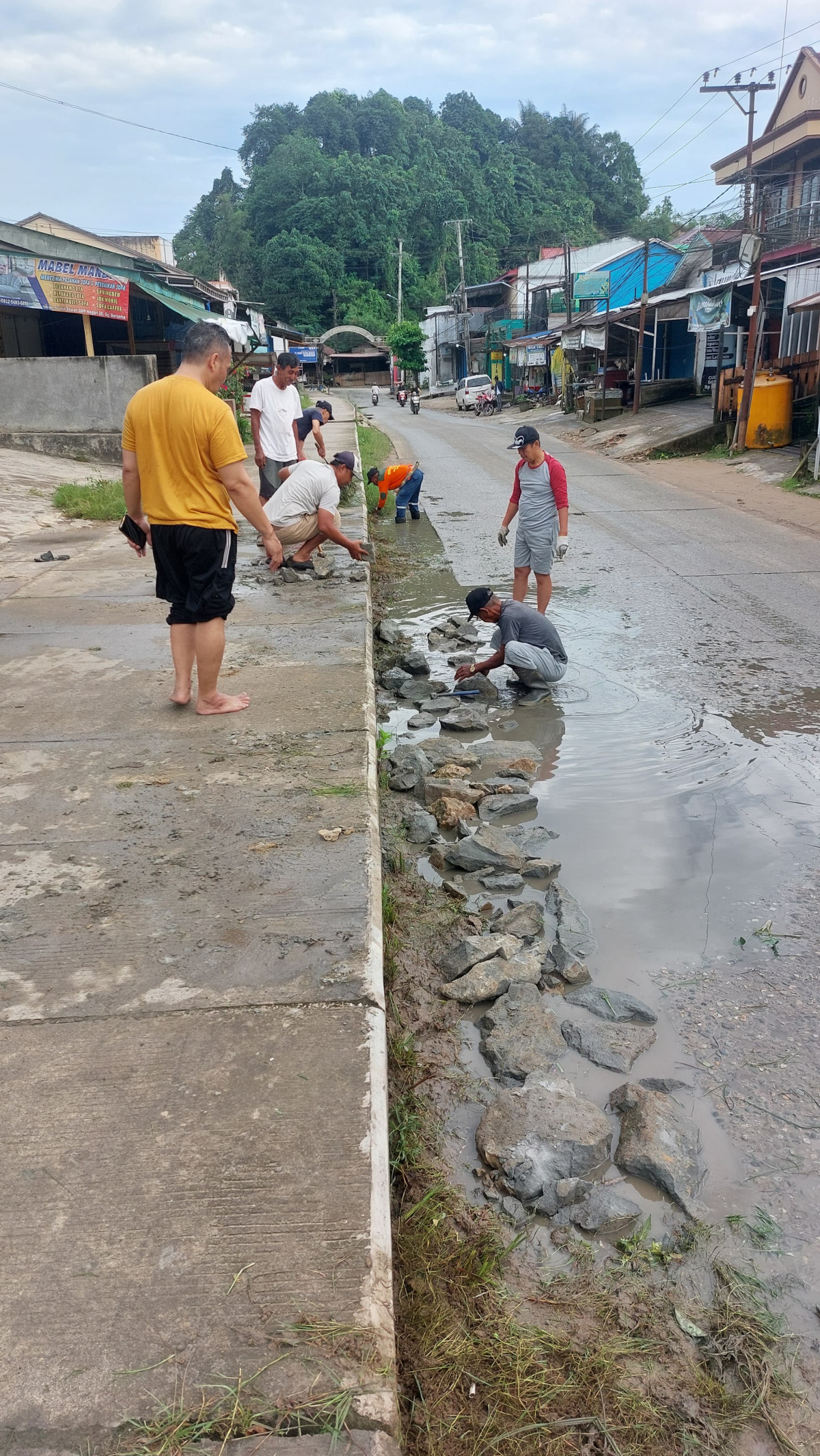 Kerja bhakti jln masuk mugirejo