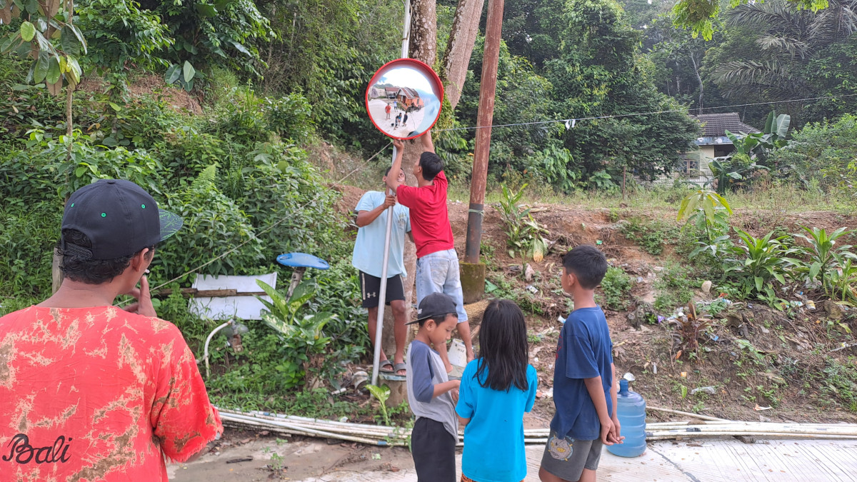 Pemasangan cermin cembung