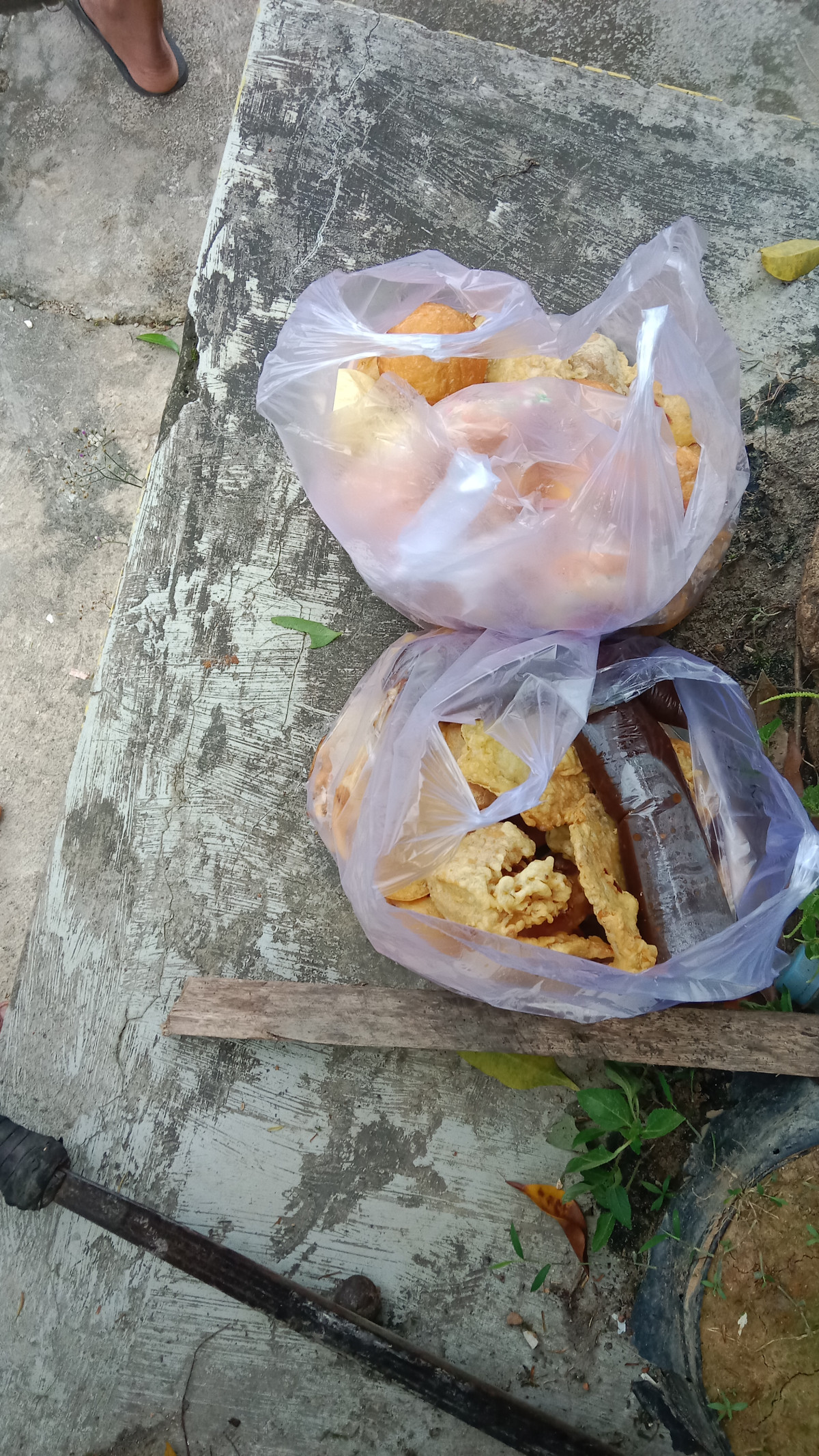 Kerja bakti jln poros Mugirejo rt 14 (Tegal Rejo)