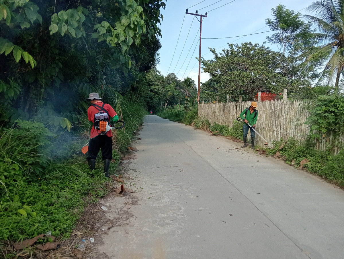 Gotong Royong Jalan Poros RT 16