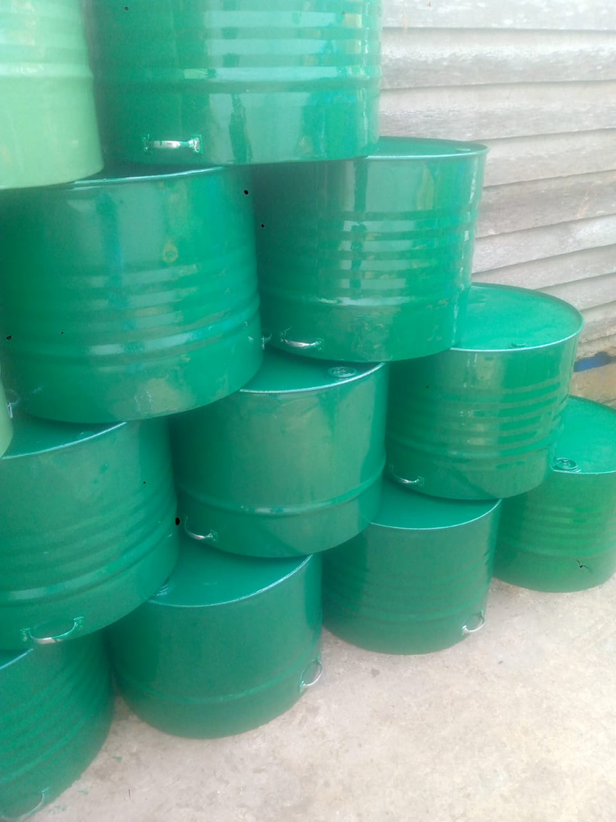 Gotong Royong Pembuatan Tong Sampah