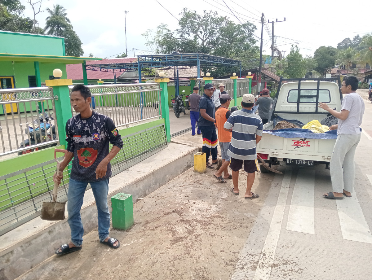 Gotong Royong Mesjid Al Amin