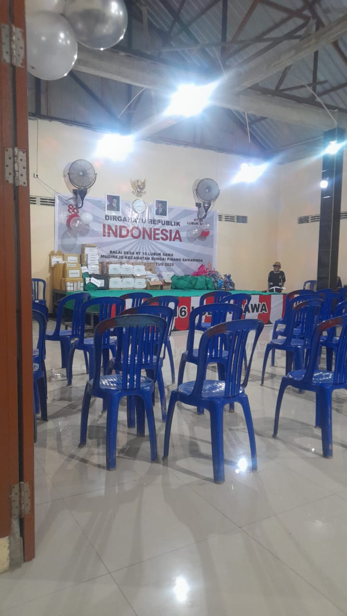 Gotong Royong persiapan acara 17 Agustus