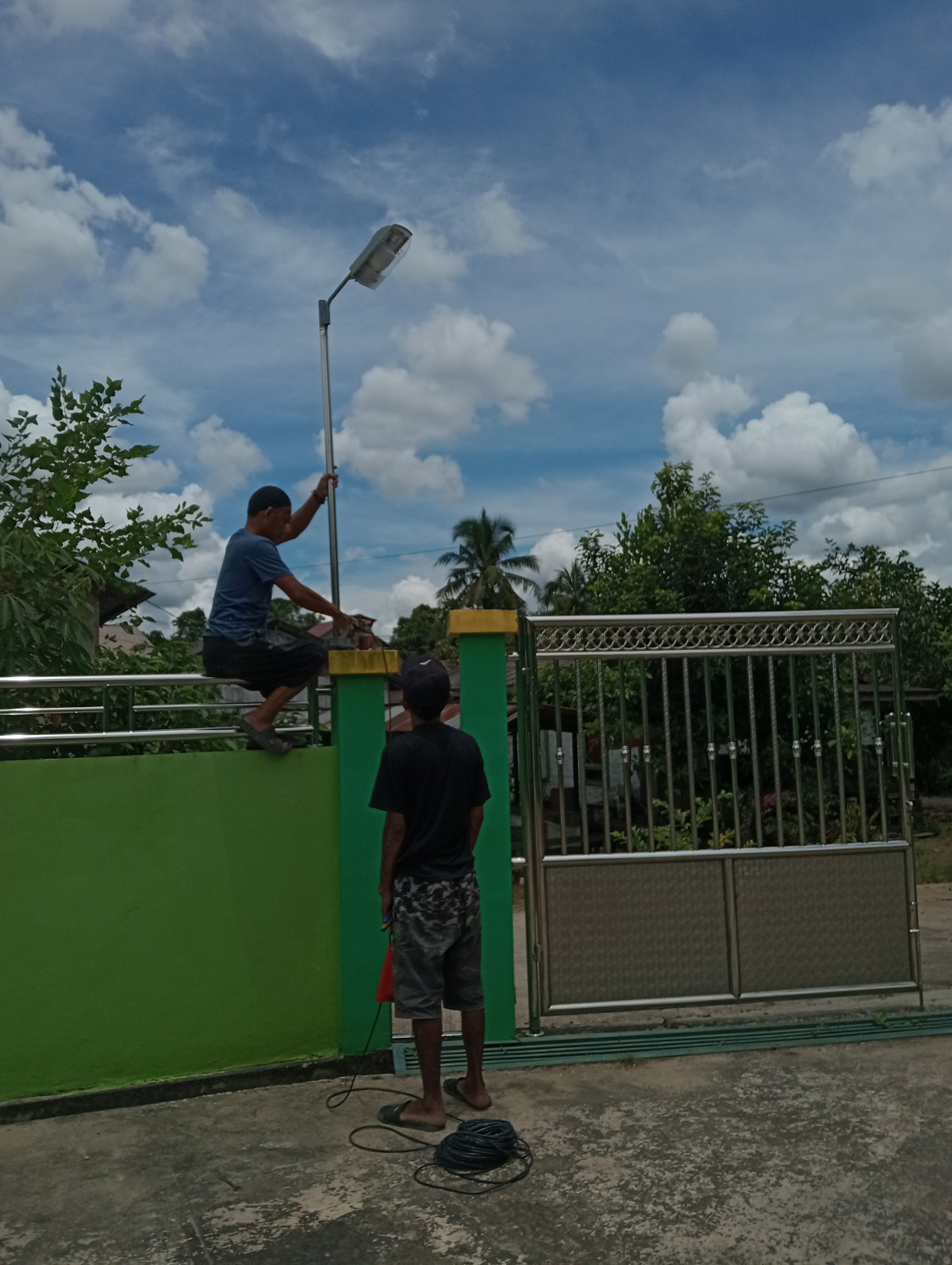 Pemasangan Lampu Gang