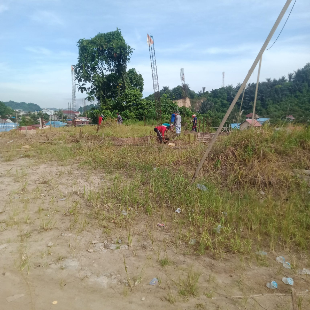 Kerja bakti pembangunan masjid Nor Asyikin
