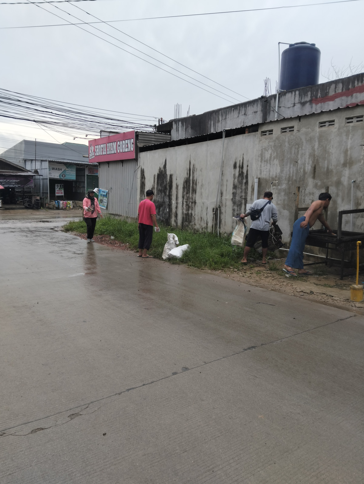 Royong bersih sampah jl poros