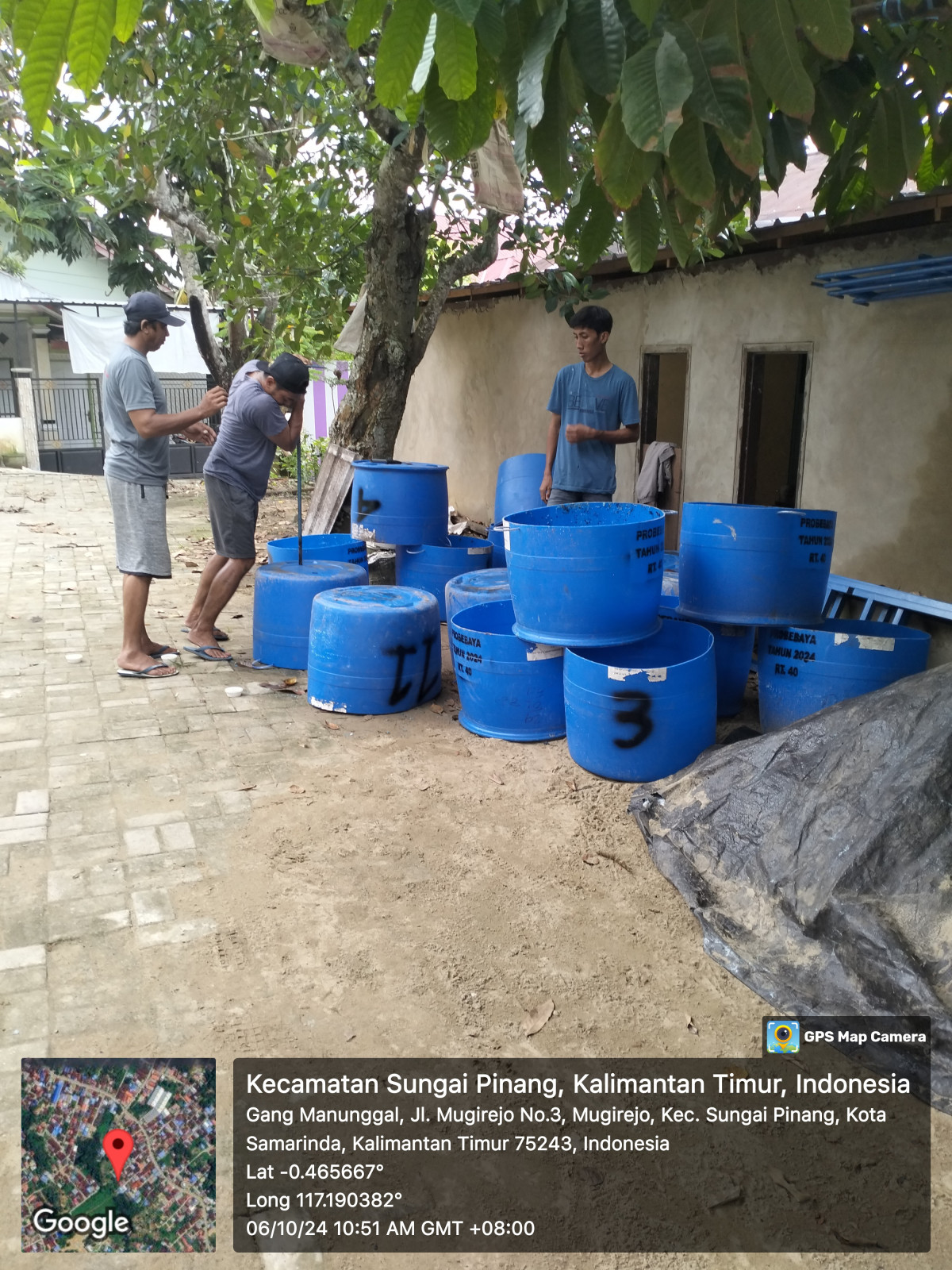 Mengecat, membuat tali dan menaruh drum sampahpada tempat2 yg ditentukan