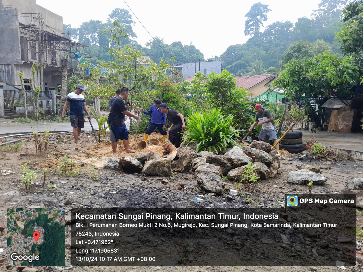 Kegiatan gotong royong warga