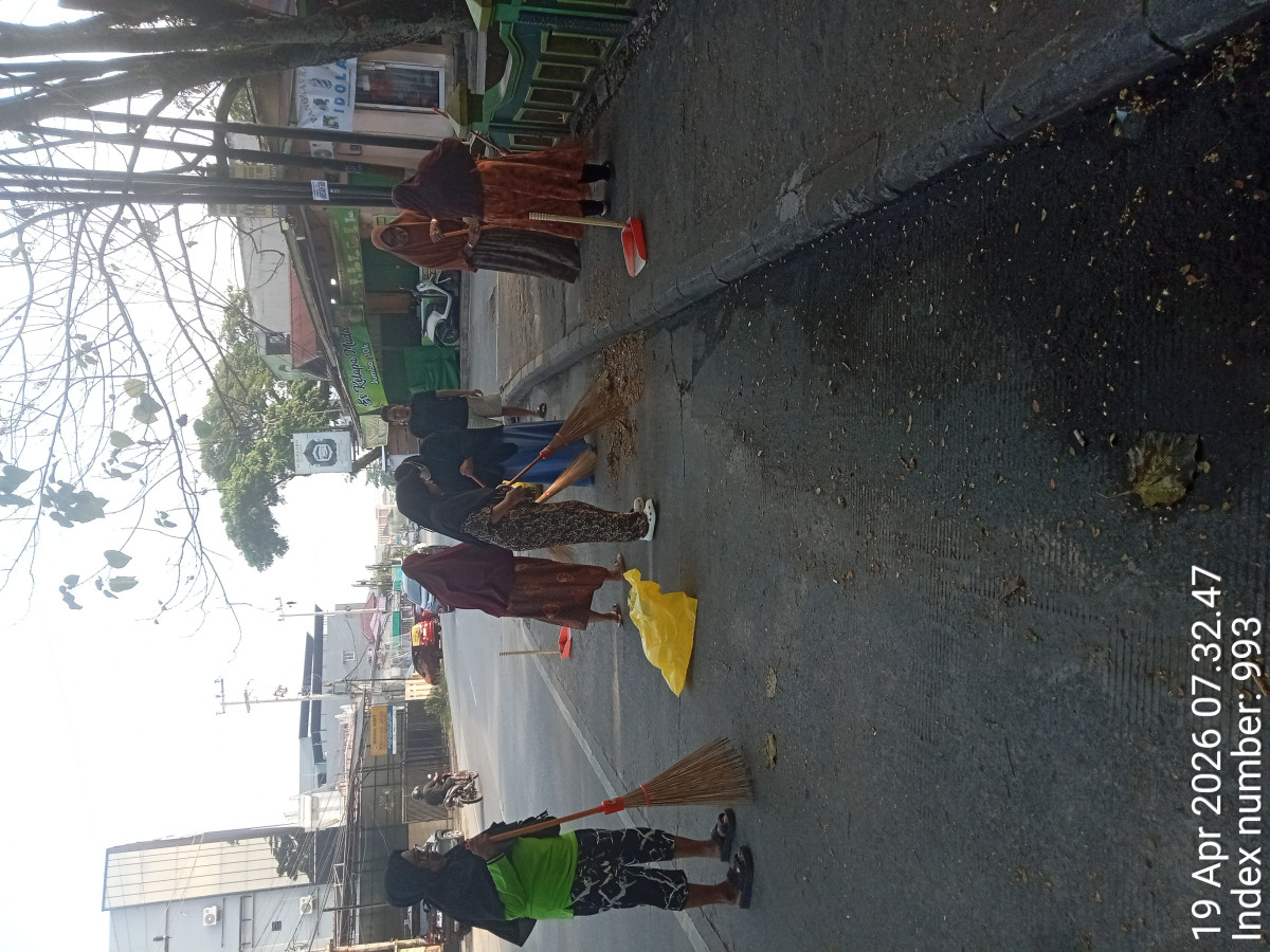 Kegiatan kerja bakti RT 01