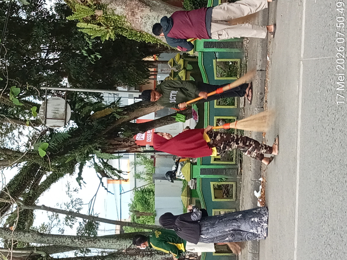 Kegiatan kerja bakti RT 01