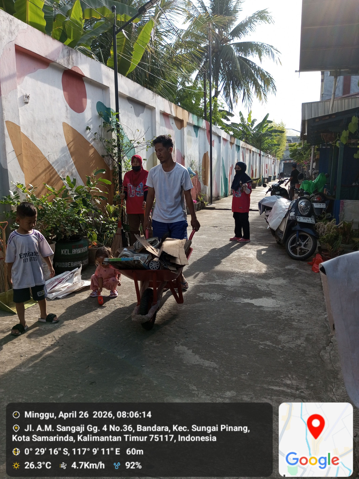 Gotong royong RT 06 jl Am Sangaji