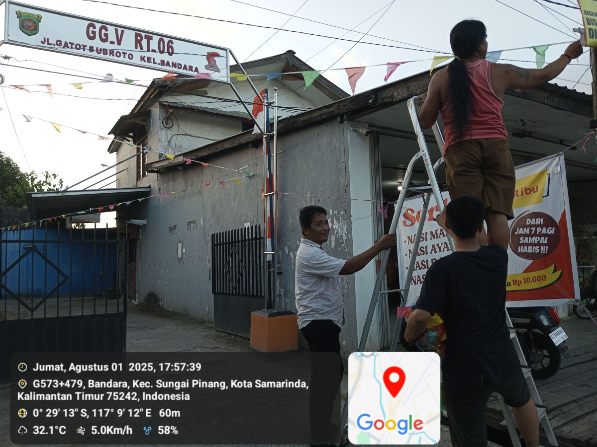 Pemasangan bendera dan umbul-umbul