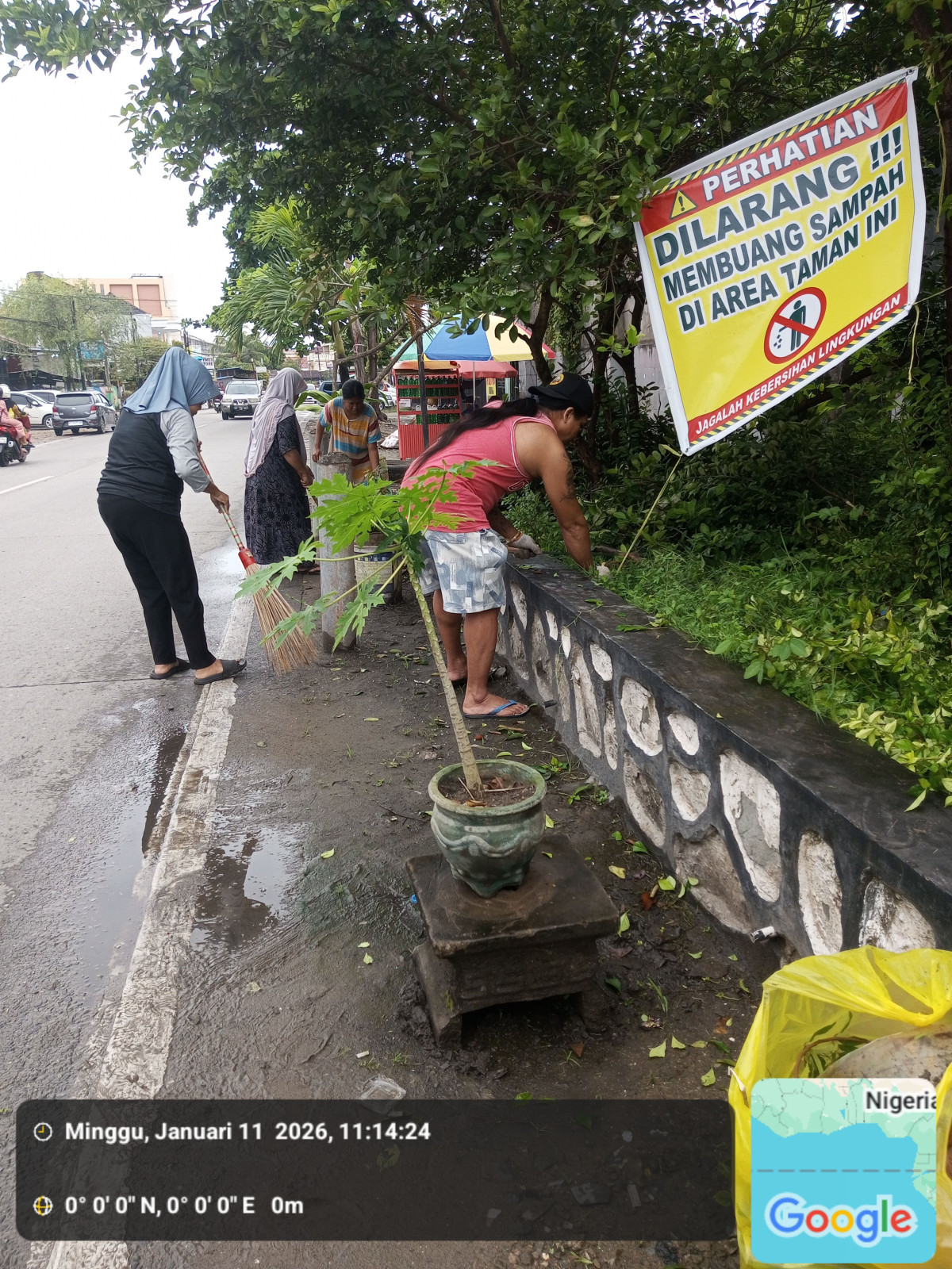 Gotong royong RT 06